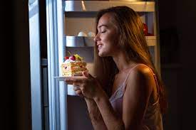 Smart Ways To Stop Eating Late At Night - Shopgiejo.com
