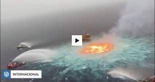 Impresionante incendio en medio del golfo de méxico. Ocket 4ixpshbm