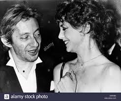 Serge gainsbourg le poinçonneur des lilas 1958. Sanger Serge Gainsbourg Mit Frau Jane Birkin Stockfotografie Alamy