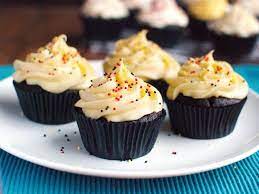 This post discusses all of the different types of frostings for cupcakes and cakes and. Cupcake Frosting Und Topping Rezepte Fur Einen Leckeren Nachtisch