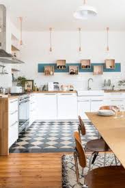 Cuisine Nos 37 Credences Preferees Cuisine Tendance Cuisine Moderne Blanche Rangement Mural Cuisine