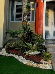 36 Amazing And Simple Small Garden Ideas For Your Front Yard Front Yard Garden Design Tropical Landscaping Small Garden Landscape