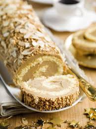 Kerststronk Met Boterroom En Amandelen Recept Kerststronk Rolcake Cakerecepten