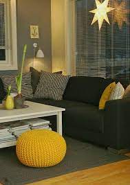 Bien heureusement la couleur jaune moutarde n'est pas faite uniquement pour les intérieurs scandinaves ! 1001 Idees De Decors Avec Couleur Moutarde Des Conseils Salon Gris Et Jaune Decoration Salon Jaune Idee Deco Salon Gris