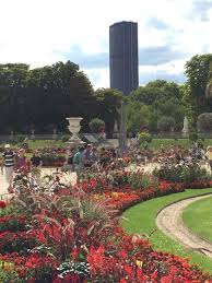 Le Jardin Du Luxembourg Voit Rouge Avec Images Jardin Du Luxembourg Jardins Luxembourg