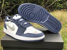 Midnight Navy Nike Sb Jordan 1 Low Cj7891 400 Bottom In 2020 Jordan 1 Low Air Jordans Nike Sb