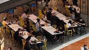 Singapore is introducing new differentiated covid measures for dining in as new cases continue to rise. Juqyy9kxtxpqbm