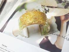 花卉植物手鐲 金絲皇菊 此次製作c型開口的手鐲 希望客人可以不用再為測量尺寸困擾而設計製作 內徑 6 3公分高度 3公分開口