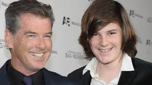 Pierce brosnan's wife is also popular and accomplished. Pierce Brosnans Frau Das Ist Keely Shaye Smith