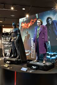 When christian bale and heath ledger shot one of the dark knight's most famous scenes, the latter convinced the former to hit him for real. John Sant On Twitter Christian Bale As Batman And Heath Ledger As Joker From Christopher Nolan S The Dark Knight Hd Museum Masterline Series 1 2 Scale Statues At Prime1studio Gallery In Tokyo