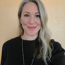 Lisa Ostler's Instagram, Twitter & Facebook