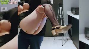 大胸空姐是反差婊，上班高冷，下班就是鸡吧套子【看片头可以约我哦】 - XNXX.COM