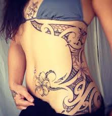 Tribal Rib Tattoo With Flowers It S A Different Type Of Tribal Than The Normal Full Black It H Tribal Tattoos For Women Tribal Tattoos Best Tattoos For Women