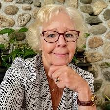 Jennifer Dietsch's Instagram, Twitter & Facebook