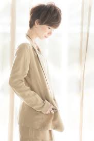 横顔美人になれるショートスタイルです フェイスラインの延長線上に頭の丸みをつける事で 女性らしい雰囲気のあるスタイルに出来ます ショートスタイルはバランスがとても大事になりますので 一人一人オートクチュールにデザインしていきます 髪質でお悩みな方は是非