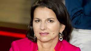 Der gewinn ist ein date mit claudia obert. Claudia Obert Luxuslady Steht Vor Schuldenberg Von Uber 90 000 Euro Bunte De