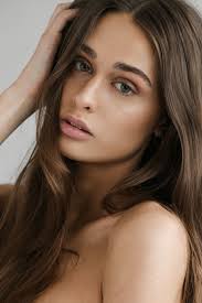 Natalie Breyer's Instagram, Twitter & Facebook