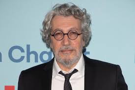 Il y a 8 minutes. Alain Chabat L Acteur Apparait Transforme A L Avant Premiere De Valerian Et La Cite Des Mille Planetes