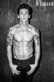 He is a rare breed of talent and tenacity, but he is down to earth, humble, approachable, and sweet and doesn't charge hundreds of dollars like other celebrities do for a meet and greet. Drake Bell Verlobte V Vermogen Grosse Tattoo Herkunft 2021 Taddlr