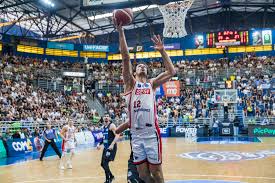 Rafa Mineiro, do Franca, é o segundo jogador com mais partidas no NBB