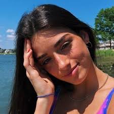 Dixie D Amelio Icons In 2020 Dixie The Most Beautiful Girl Selfie Poses