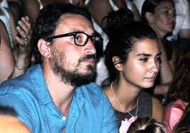 Doğrulayan çift, ardından araçlarına binip oradan ayrıldı. Onur Saylak In Yeni Aski Gozde Yilmaz Fiskos Haberleri