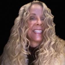 Kim Cloninger's Instagram, Twitter & Facebook