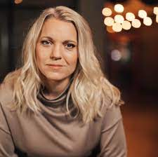 In 2012, bergfeldt was awarded the stora journalistpriset in the category storyteller of the year for her report dagen vi aldrig glömmer about the utøya massacre in july 2011. Carina Bergfeldt Facebook