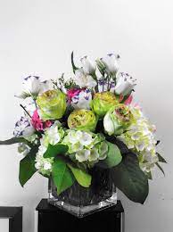 A Custom Floral Arrangement In A Square Vase Designed By Flowers Naturally In Nyc Green Hy Flower Arrangement Designs Flower Delivery Flower Arrangements