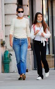 Born two months premature at four pounds, kate noelle holmes made her first appearance on december 18, 1978, in toledo, ohio. Katie Holmes Suri Cruise S Nyc Outing For Fro Yo After Emilio Vitolo Date Hollywood Life