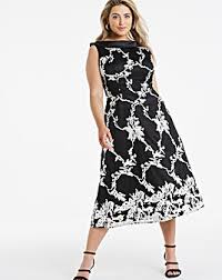 If you are a plus size lady looking for a stylish wedding guest outfit, this roundup is for you! Plus Size Wedding Guest Dresses Wedding Party Dress Simply Be