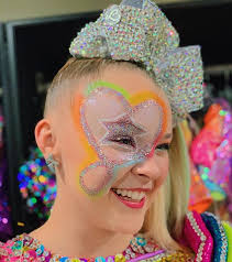 Jojo siwa is unrecognizable after her makeover from james charles carolyn twersky 8/24/2020 two seattle police officers put on leave over d.c. Jojo Siwa S Makeup Line Has Been Recalled Across Canada For Potential Asbestos Contamination Jojo Siwa Instagram Jojo Siwa Outfits Jojo Siwa Hair