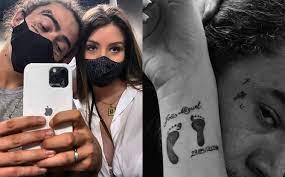 Embora estas tatuagens estejam visíveis, principalmente por não utilizarmos roupas neste local, elas são discretas. Oeus Hn8jk8 Qm