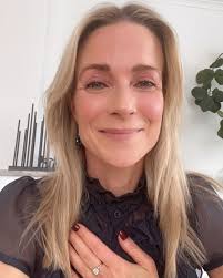 Självkärlek ❤️ Bara DU kan ge dig själv det du behöver. När du ger dig  själv den kärlek du tidigare sökt utanför dig själv blir du fri. Vi kan ge  oss själva