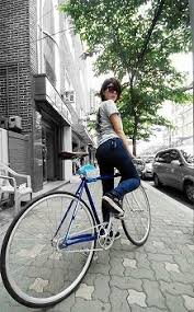自転車に乗った美女画像 その2 のっぽさんの のんびり自転車ライフ 自転車 固定ギア サイクリスト