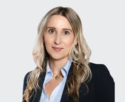 Amy Benoit's Instagram, Twitter & Facebook