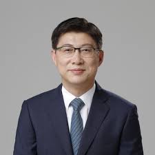 여당에서도 김외숙(사진) 청와대 인사수석이 부실 검증의 책임을 지고 물러나야 한다는 목소리가 김 원내대표는 청와대 문재인 대통령 (집무실) 문의 고리를 쥐고 있는 문고리기도 하고, 글월 문(文)자의. ë¬¸ ëŒ€í†µë ¹ ê¹€ì™¸ìˆ™ ì¸ì‚¬ìˆ˜ì„ ìž„ëª… ì²­ì™€ëŒ€ ì •ì¹˜ ë‰´ìŠ¤ í•œê²¨ë ˆ