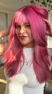 Amamos como @maggie.rollins usó nuestros tonos Rosa 💗 y Rojo ♥️ para  lograr este tremendo look! ¡Animate!✨ Mezclá y combiná tus tonos favoritos  de Euforia Colores para lograr el máximo impacto 🦄😎