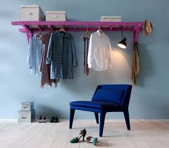 Do It Yourself Eine Schlichte Leiter In Eine Sehr Schone Garderobe Umwandeln Kleiderstander Selber Bauen Zuhause Diy Kleiderregal