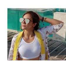 Hasil gambar untuk wulan guritno seksi bikini
