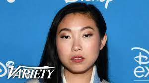 Bob l'éponge, le film : Awkwafina Plays An Awkward Shape Shifting Dragon In Raya And The Last Dragon Youtube