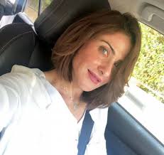 عدد كبير لا يعلم أن الفنانة هيدي كرم لديها ابن شاب يدعى نديم، هيدي تزوجت في عمر الـ19 عام، وهي من مواليد 1980، أي أنها تبلغ من العمر الآن 35 عاماً، بينما يبلغ ابنها نديم 16 عاماً. Ø§Ù„ÙÙ†Ø§Ù†Ø© Ù‡ÙŠØ¯ÙŠ ÙƒØ±Ù… ØªØªØ¹Ø±Ø¶ Ù„Ø­Ø§Ø¯Ø« Ø³ÙŠØ±