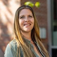 Laura Mccauley's Instagram, Twitter & Facebook