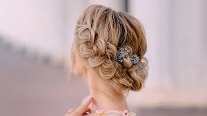 Účesy s copánky účesy z dlouhých vlasů rozkošné vlasy nádherné účesy svatební účesy dlouhé vlasy střihy a účesy vlasy a krása jednoduché účesy. Top 5 Nejhezci Svatebni Ucesy Roku 2020 Blog Notino