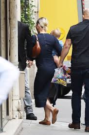 Fans confuse katy perry's throwback baby picture for her and orlando bloom's daughter daisy dove. Katy Perry Takes Daughter Daisy Dove On Procuring Spree In Paris Hollywood Life India Live News