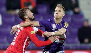 Die bisher makellosen bullen wollen ihre siegesserie gegen die violetten ausbauen und die tabellenführung behaupten. Underdog Austria Wien Erkampft Unentschieden Gegen Red Bull Salzburg