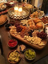 See more ideas about cooking recipes. Pin By Cassila Bonato E Marcos Eufras On Appetizers Christmas Dinner Set Christmas Buffet Christmas Food