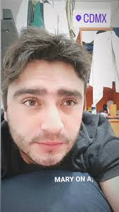 Abandonados, Tocamos la noche con las manos, escurriéndonos la oscuridad  entre los dedos,, sobándola como la piel de una oveja negra., Nos hemos  abandonado al desamor,, al desgano de vivir colectando ...