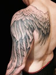 Sono simboli angelici, tramandati all'umanità dall'arcangelo gabriele. 20 Tatuaggi Maschili Con Gli Angeli 2021 Tatuaggistyle It