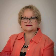 Jackie Kinder's Instagram, Twitter & Facebook